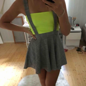  - Kjol från Boohoo storlek 36 och jag är 1,73