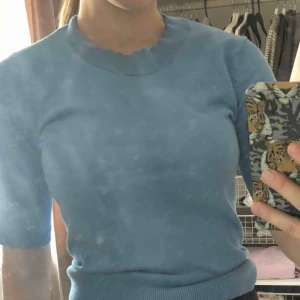  - Fin blå tröja från Lindex