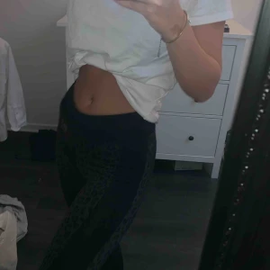  - Schyssta leopardmönstrade tränings tajts