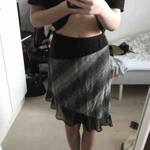  - en söt kjol jag aldrig använt! frakt tillkommer! 