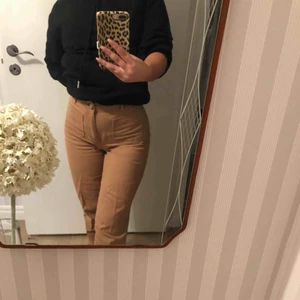  - Beiga byxor från Monki, använda en gång. Frakt tillkommer