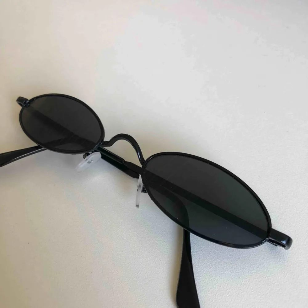 Skitsnygga solglasögon i bra skick! Säljer pga att jag inte får någon användning av dom😊. Accessoarer.