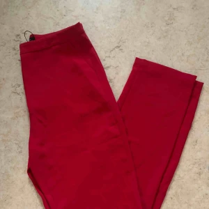  - Jättesnygga kostymbyxor i storlek 36. Köparen står för frakten :) 