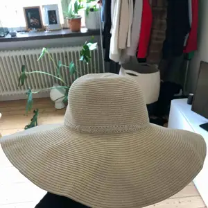 Na-kd Straw Hat Size: One Size Color: Light Beige