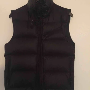  - Filippa k väst i jättefin skick .