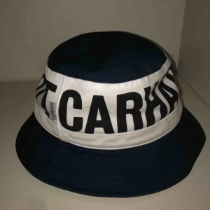  - Köpt för 400kr. Nyskick buckethat från carhartt.