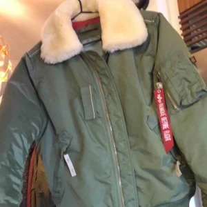  - Säljer denna alpha jacka i nyskick  Använd 2 gånger 