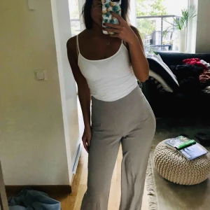  - Kostymbyxor med visa ben, aldrig använda