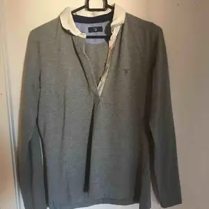 Säljer min gråa Gant skjorta, endast använd 1 gång, 400+frakt kan gå ner i pris
