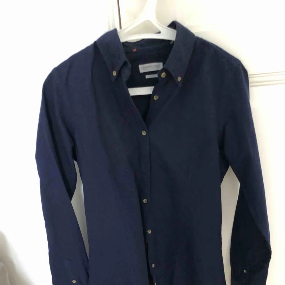 Lik Ralph Laurent skjorta, kostar 899 kr ord. Aldrig använd. Bomullsskjorta från J.harvest and frost . Skjortor.
