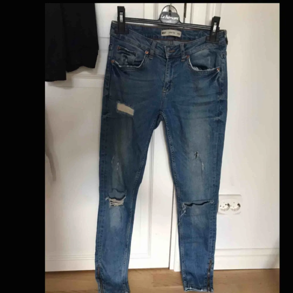 Gina tricot jeans strl 29/32. Jeans & Byxor.
