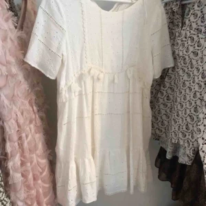  - Supersöt klänning från Zara, med fickor! Använd vid ett tillfälle.