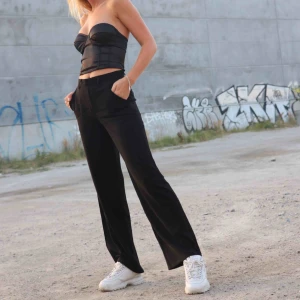  - Byxa nakd, lite noppig. Frakt 63kr tillkommer :) 