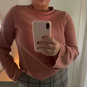  - Fin basic tröja med vida ärmar! Fint skick men kommer tyvärr inte till användning längre :( frakt tillkommer 