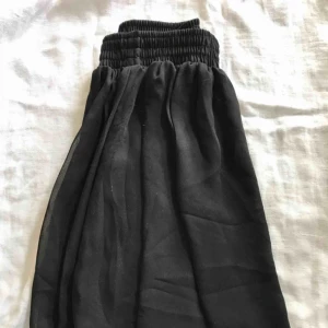  - Söt kjol knappt använd. Frakt tillkommer