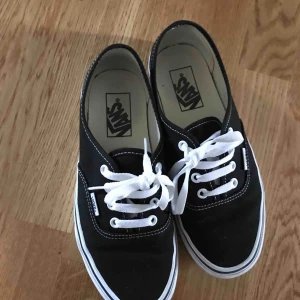  - Säljer mina helt nyköpta vans, använt en gång. Tror jag tom har kvar kvittot..Nypris 649 