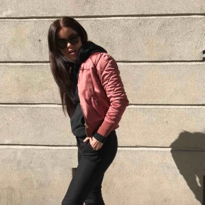  - Jacka från H&M. Knappt använd. Frakt tillkommer :)