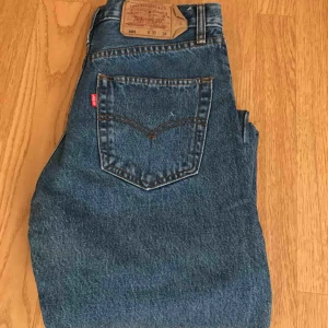  - Skit snygga Levis jeans som aldrig är använda! Har just tagit bort lappen😊 långa så man får klippa och styla själv💘