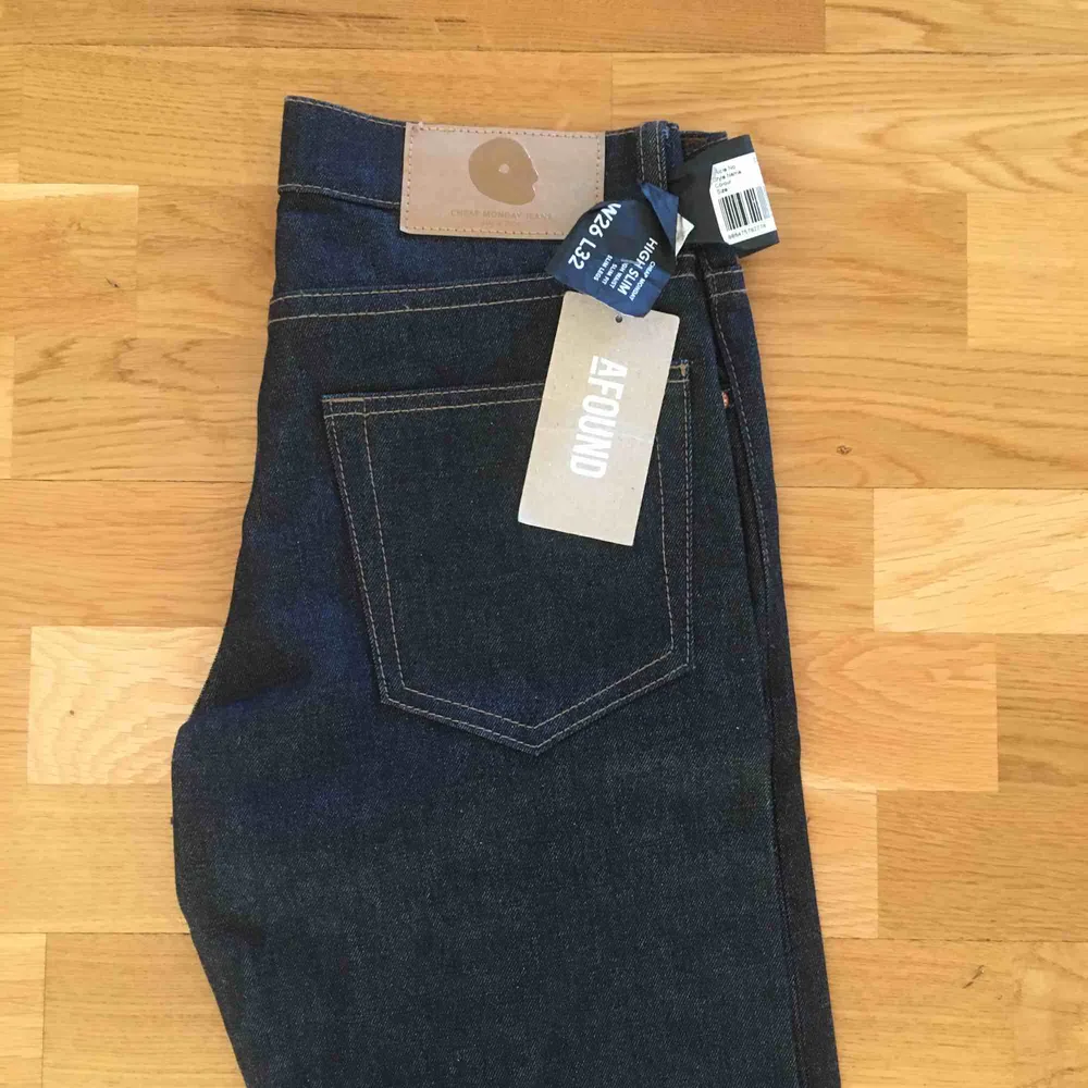 Cheap Monday jeans som aldrig har använts!. Jeans & Byxor.
