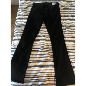 Jeans från Crocker - Använda fåtal gånger. Nyskick. Vida byxor. 