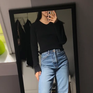 Svart tröja - Gratis spårbar frakt!🤩