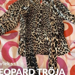  - Leopard blus
