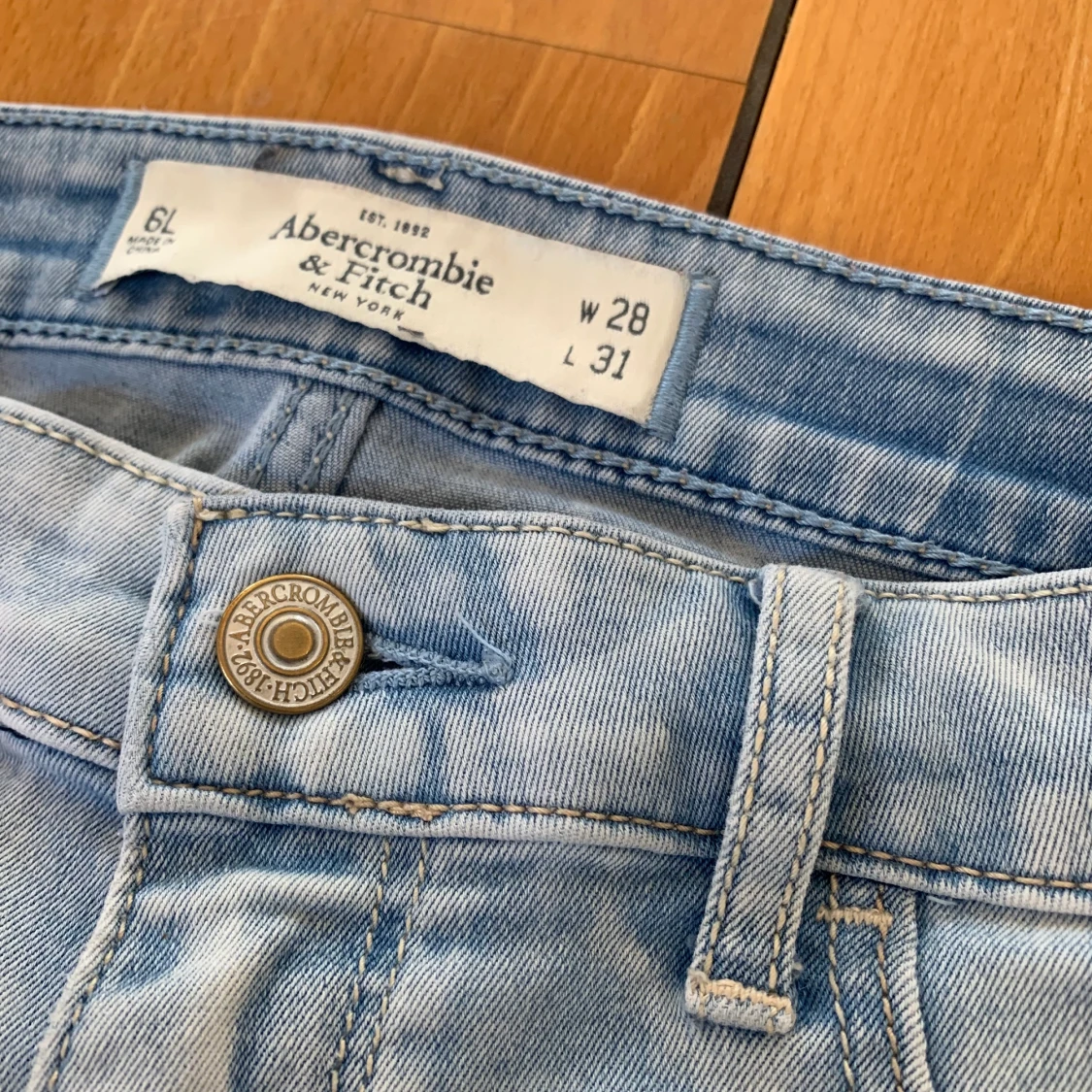 Abercrombie & Fitch Ljusa Jeans - 91