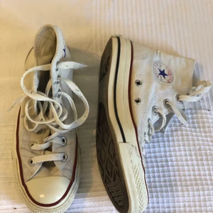 Converse strl 35 - Säljer dessa converse för de inte används. Bekväma att gå i. 