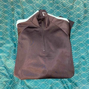  - En polotröja med dragkedja från Monki! Supersvår att fånga på bild men skriv om ni vill ha fler bilder så fixar jag det! Använd ett par gånger men det är inte min stil längre hihi:) som ny dock!