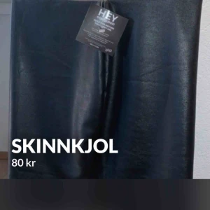  - Kjol från Nelly i skin som är hur skön som helst. Aldrig använd.