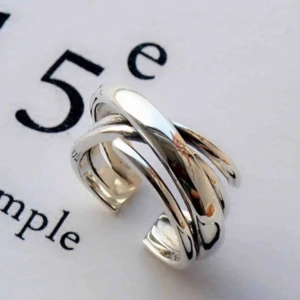 Ring  - Stilren ring i silver-imitation. Frakt ingår 😃