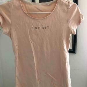 Rosa T-shirt från Esprit