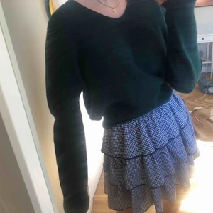  - Snygg grön stickad tröja från uniqlo, den är lite pösig i ryggen vilket gör tröjan mer speciell😍
