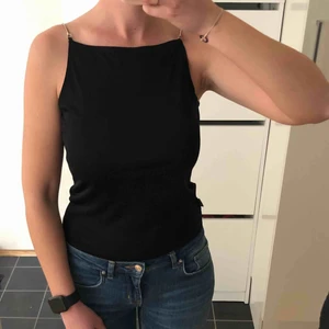  - Snyggt linne 🍷 •Storlek Xs/S •Bra skick, knappt använt  🧺Tvättat efter användning 📬Kan skickas mot fraktkostnad 🚫Djurfritt och rökfritt hem 📍Kan mötes upp i Mölnlycke