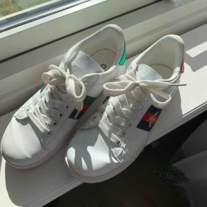  - I fint skick Självklart ej äkta Fraktas mot betalning 