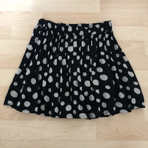  - Prickig kjol inköpt från BikBok. 🌿