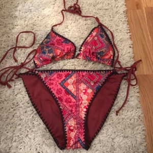  - Jätte snygg oanvänd bikini i storlek 38. Underdelen går att vända ut och in för annan färg. Kan skickas mot fraktkostnad
