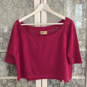  - Tröja från Hollister. Lite kortare modell Använd en gång Kan skicka eller mötas upp i Malmö 