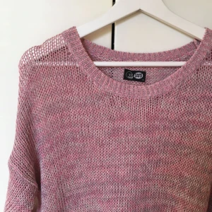  - Oversized lös-stickad tröja från Cheap Monday. Jätte mysig✨