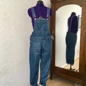  - Hängselbrallor från Monki strl M.   Frakt tillkommer