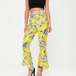  - Jättefina byxor från missguided som tyvärr var för stora för mig! Köparen står för frakt, 39kr