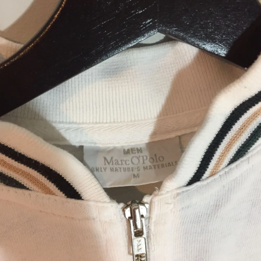 Marco polo tröja i tjockt material, pris går att diskutera! Köparen betalar frakt. T-shirts.
