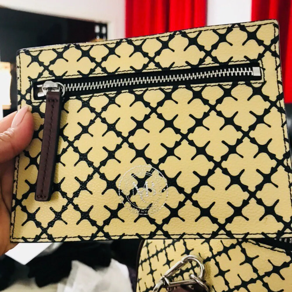 Stylish bag from By Malene Birger. The bag is made in their iconic Arabic pattern. the bag used a few times !! It's great in the condition.  H:23 cm W:31 cm D19: cm  I have swish, and have more pictures if u need.. Väskor.