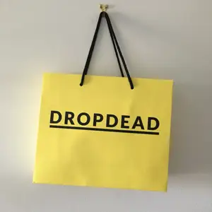 Linne + strumpor från märket Drop Dead. Köpta i deras flagship store i London när kollektionen släpptes, du får till och med originalpåsen på köpet ❤️ 