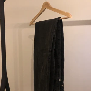 ASOS design jeans stl. 28/36 - Svarta jeans från ASOS design TALL. Säljer då de har blivit för stora men de är sparsamt använda! Nypris ligger på 439:- men säljer för 200:- (+ frakt om nödvändigt)