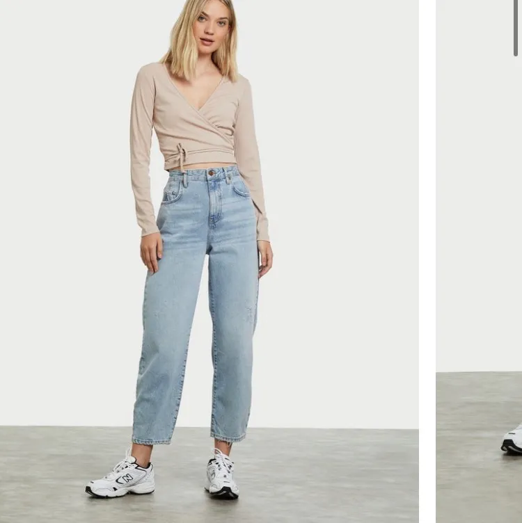 Så snygga jeans från bikbok! Så snygga till Tex converse🤩🤩. Jeans & Byxor.