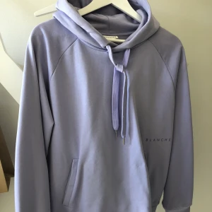 BLANCHE hoodie - Super fin hoodie från Blanche, lila/lavendel färgad.  Stl. M  Endast använd ett fåtal gånger.