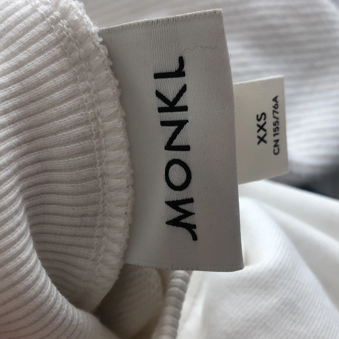Mönstrad hoodie från monki - 91