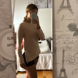 Sweatshirt - längre sweatshirt från Hm med slits💕 100kr, storlek XS 