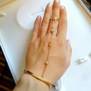 Armband  - Armband med ring, använd endast en gång ✨✨Pläterad mässing 